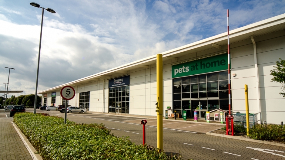 Commercial Property Retail Properties RETAIL WAREHOUSE TO LET